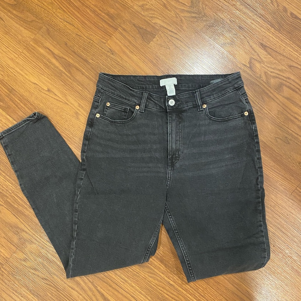 H&M Black Skinny Jeans with Sleek Fit